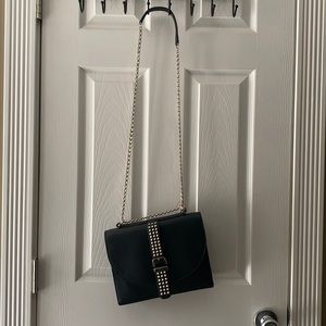 Brand new Guess bag. Never used. Non smoker.